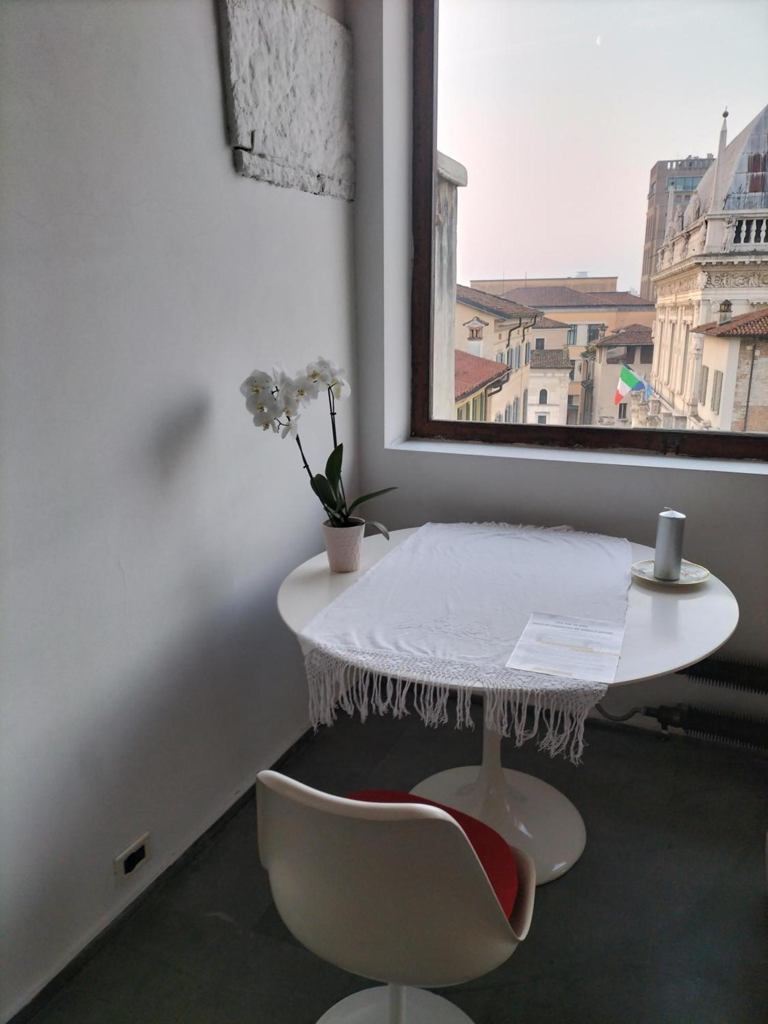 Spirit Of The Moon Apartment Brescia Ngoại thất bức ảnh